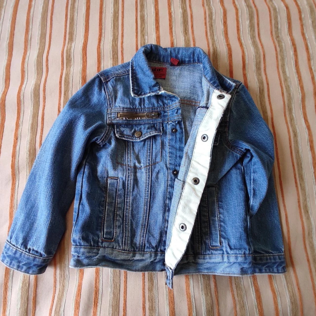 Veste en jean. Taille 7 A (122 cm) – photo 3